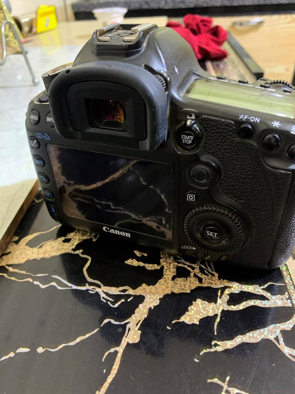 السلام عليكم عندي بدي 5D مارك 3 البدي نضيف يشهد الله اريد مراوس بدي مارك 4 عادي انطي فرق  مكاني بغداد جسر ديالى  هاذة رقمي ‭٠٧٧٣ ٩٥٣ ٦٦١٨‬ ❤️👏
