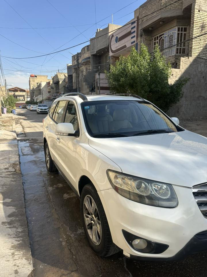 السلام عليكم
سنتافي خليجي 2012
محرك ستة سلندر 
فول مواصفات ١/١
رقم وهزة جديد 
سونارها موجود 
سعر 150 
مكاني بغداد للاستفسار ***********
