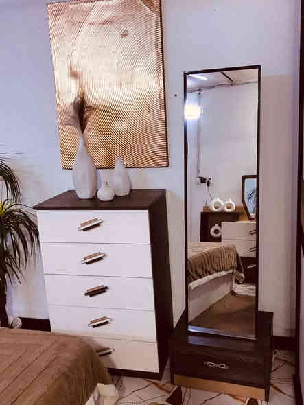 غرفة تركيه نظيفه جدا مابيها اي ضرر
٧ قطع الخشب الثكيل مكاني بغداد للاستفسار ***********
