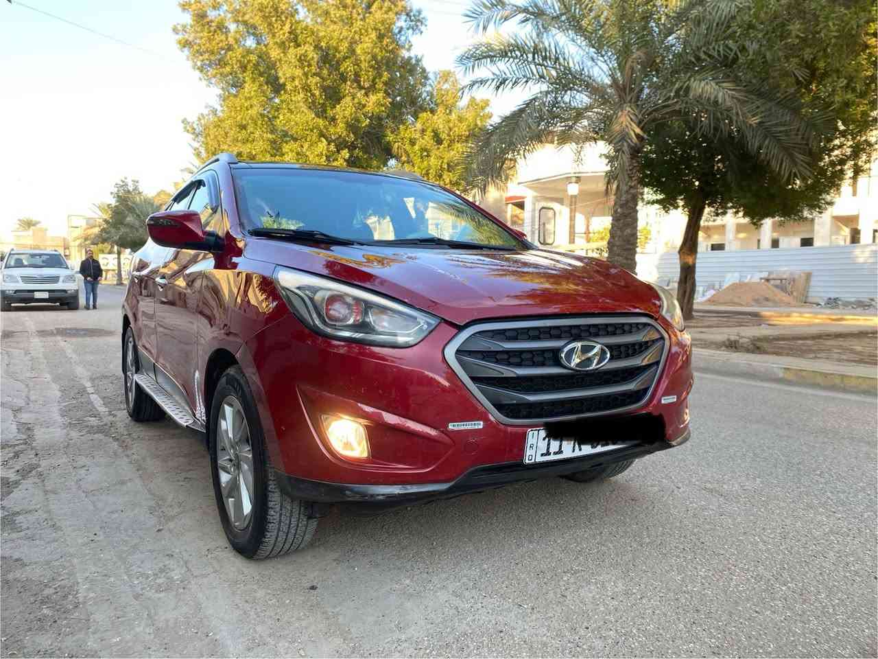 السلام عليكم
من رخصه الادمن المحترم 
للبيع توسان خليجي  2014. فول 1/1
الضررر. بيه. 4 قطع صبغ بدون. دواخل 
صفحه السايق
محرك. 2400 دوش المرغوب
كير 6. نمر AT
بانوراما
بصمه تشغيل وابواب
فور ويل 
كراسي جلد وكهرباء 
تبريد قطعتين 
تبريد بيانو  شاشه. كامره. مع شاشه متحركه 
ماشيه. 95 كم 
باسمي. ارقام سنويه هزه جديده 
مكان. السياره. بغداد.  
السعر ١٢:٥٠٠$ 
***********
