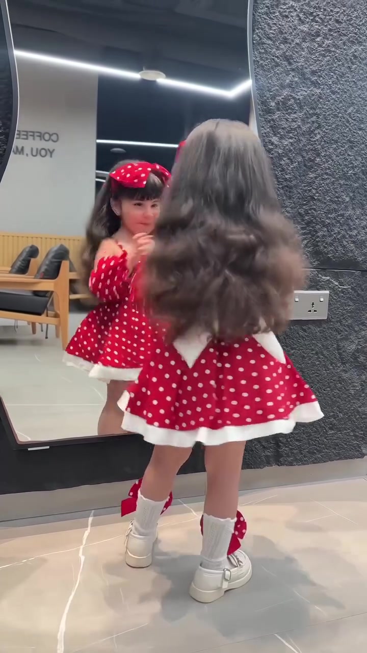 طقم بناتي أربع قطع 🦋.                                                              القياسات :من عمر سنة —5 سنوات 🦋


**إذا كنت صاحب هذا الإعلان وتريد حذفه لأي سبب، رجاءا أرسل رسالة إلى الدعم الفني**