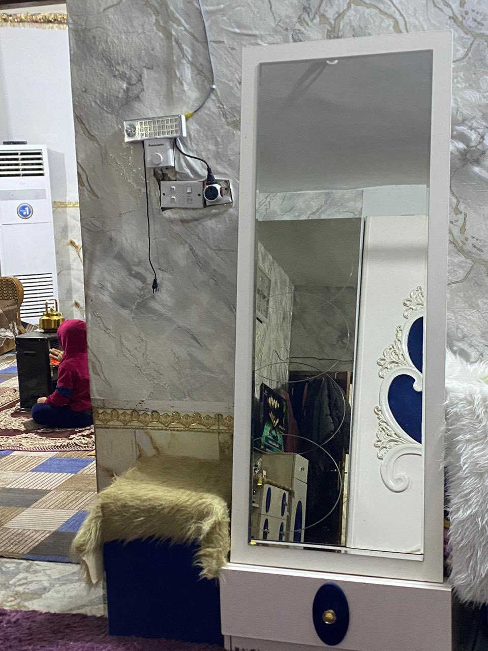 يالله غرفة النوم مستعمل للبيع بسعر 600 الف مكاني بلد صلاح الدين ***********
