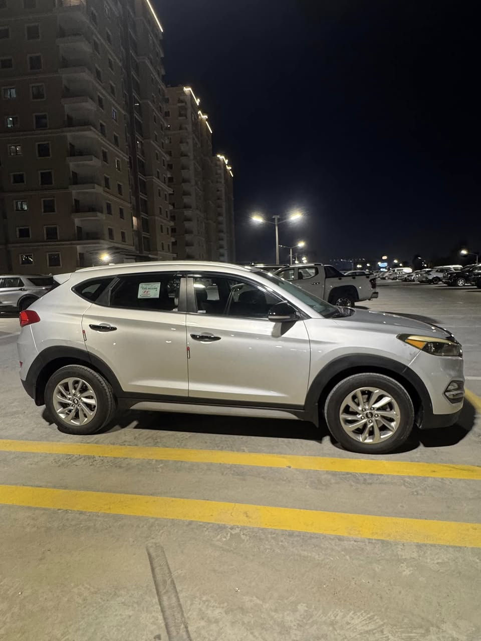 سلام عليكم عندي سياره توسان موديل 2018 سياره وارد امريكي بدون ضربه بيه تقريبن ربع البنيد صبق باقي السياره مكفوله  سياره رقم بغداد  العنوان بغداد السعر 155 ورقه وبيه مجال شي بصيط الاستفسار الرقم ***********
