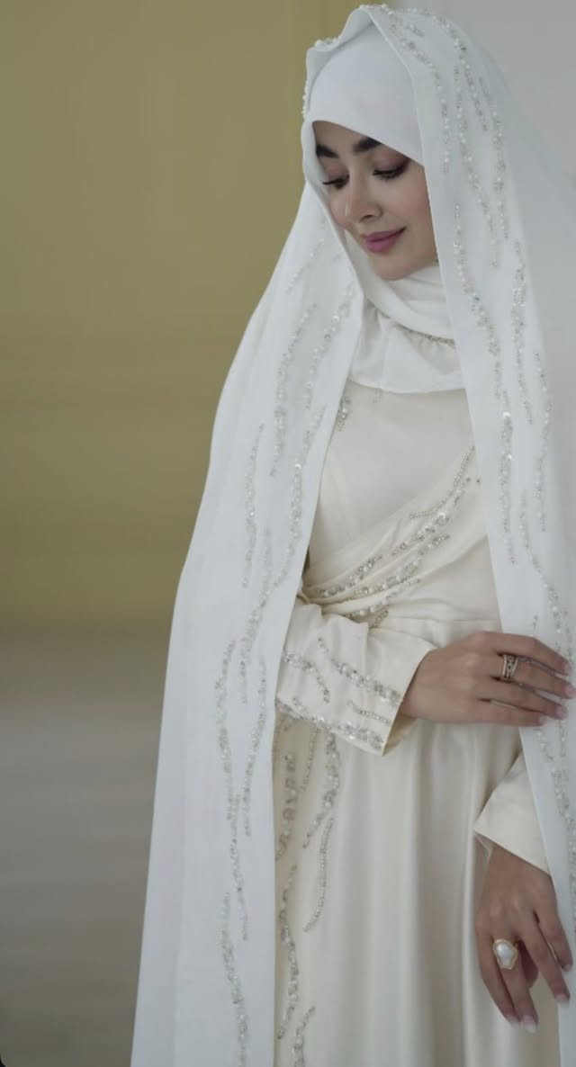 "فستان عقد أحلام ✨
واحد من أجمل وأرقى الطقمات🌾
التطريز بالجواهر يدوي كل تفصيل ينبض بالأناقة والرقي.
من الألف إلى الياء، كل حبة جواهر مخيطة يدويًا بدقة فائقة، لتمنح الفستان مظهرًا ناعمًا وفاخرًا.
الفستان ينسّق حسب مقاسك بالضبط، فلا تقلقي من المقاس أبداً ✅
القماش: كريب حريري خفيف ودافئ — مناسب لموسم العقد.

فستان عقد بجودة عالية وسعر ولا بالأحلام ✨  
الأسعار عندنا متفاوتة لكن متأكدة بتلاحظي فرق كبير عن باقي البیعات — قيمة فعلاً تستاهل!  
السعر يشمل الفستان، الربطة والچادر — باقة كاملة وبسعر خيالي 💫  
الجودة ممتازة والتصميم كله حسب ذوقِك: كلّو نفس اللون أو تلوين حسب رغبتِك، احنا بنفصل ونصمّم خصيصًا إلك وبأقل من الباقيين.  
حابّة تعرفي السعر؟  تواصلي واتساب 
لان كل مودل له مختلف

للحصول على السعر والمزيد من التفاصيل فقط واتساب


**إذا كنت صاحب هذا الإعلان وتريد حذفه لأي سبب، رجاءا أرسل رسالة إلى الدعم الفني**