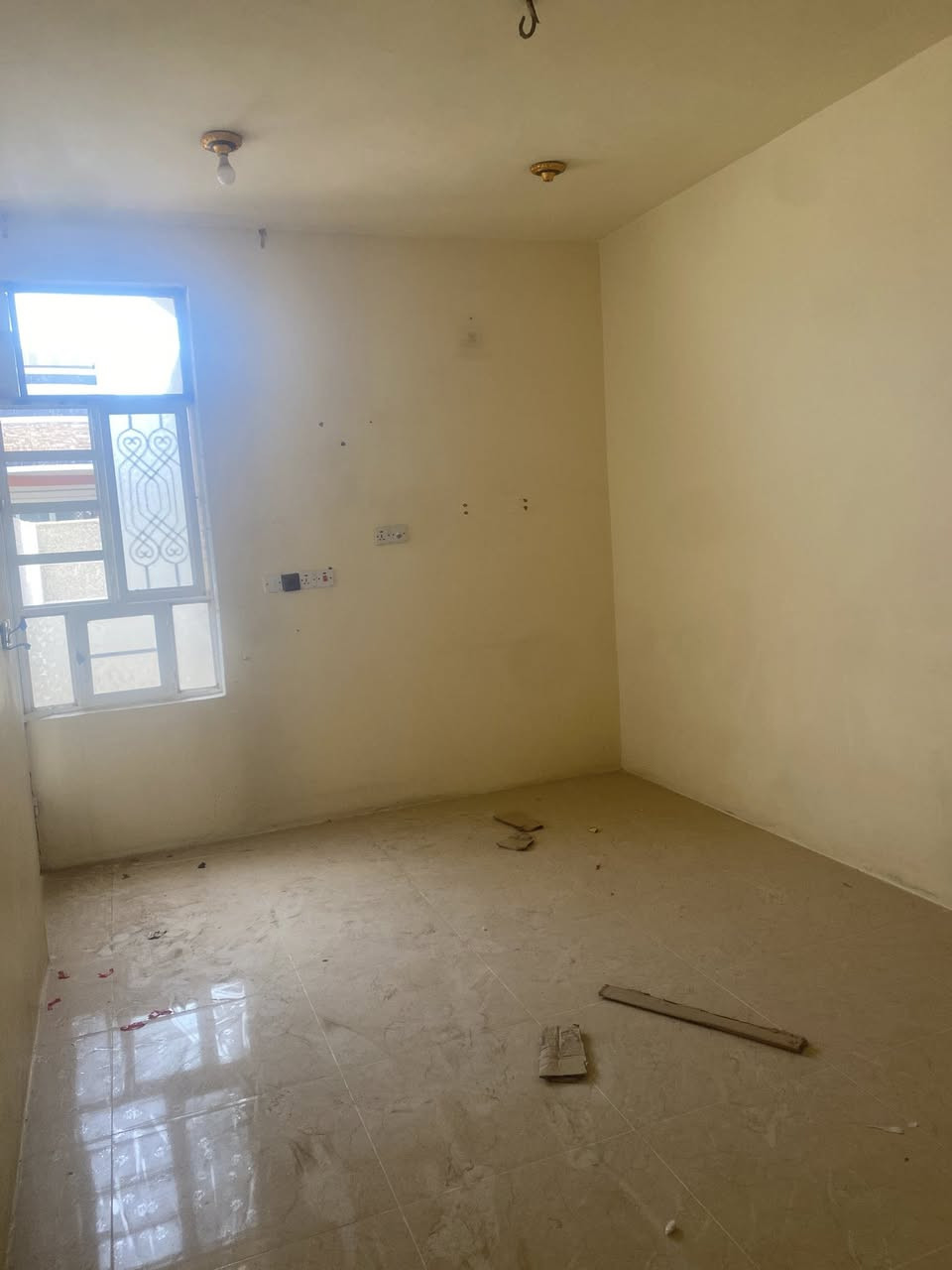 ‎فرصــــة مميــــزة للإيجــــار – موقع حيوي جداً 🔥
‎يتوفر الآن مشتملين للإيجار بموقع ممتاز في التحرير الحولي – شارع عمر بن عبد العزيز قرب فرع عباس البكال، منطقة مخدومة وقريبة من جميع الاحتياجات.
‎📐 مساحة المشتمل الواحد: 90 متر�⚡ الخدمات متوفرة بالكامل: تبليط – ماء – كهرباء
‎🏠 المشتمل الأول (طابق ثاني):�• صالة استقبال مريحة�• مطبخ�• غرفة نوم�• صحيات�• بلكونة�• سطح
‎🏠 المشتمل الثاني:�• صالة استقبال�• مطبخ�• غرفة نوم�• صحيات�• سطح
‎📍 الموقع: التحرير الحولي – شارع عمر بن عبد العزيز�قرب فرع عباس البكال
‎📞 للاستفسار والحجز:�***********�📲 متوفر واتساب
‎✨ فرصة مناسبة للسكن الهادئ وبموقع حيوي قريب من الخدمات.
