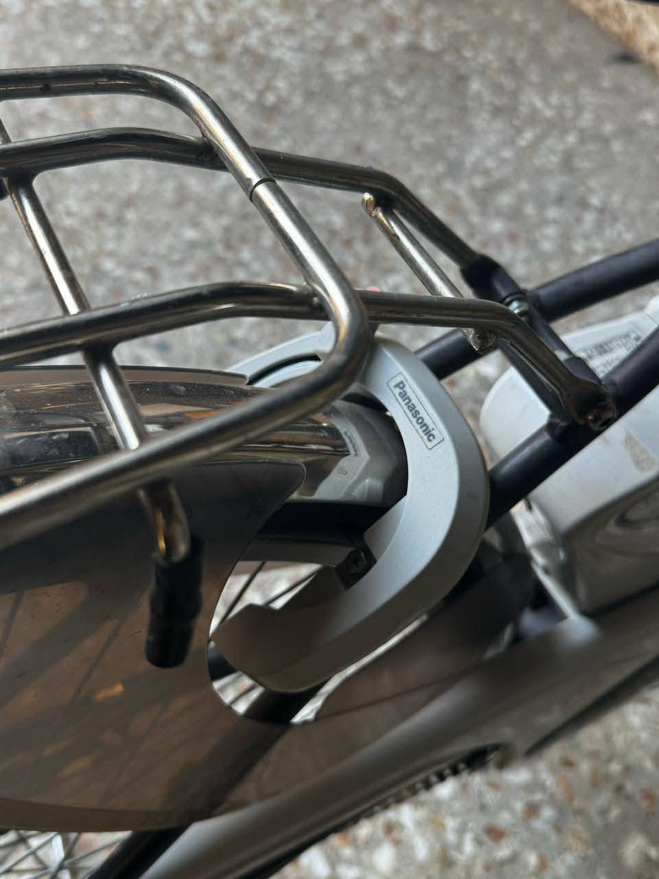 السلام عليكم بايسكل بناتي بنسونك مساعد شحن جديد وكلشي بي بلادي وشغال شاحنته والبطاريه ويا والبطاريه ليثيوم جديده كل خلل مابيها سعره 250 مكان بغداد *********** غير متواجد على الفيس
