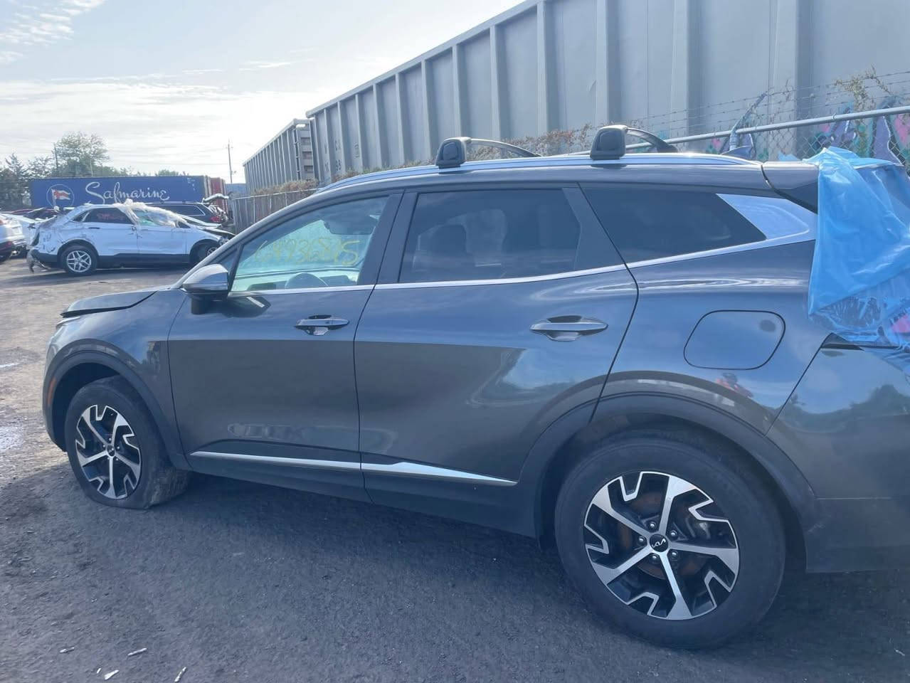 كياسبورتج امريكي ٢٤ بانزين محرك ٢٥٠٠ فور ويل EX داخل  ابيض ماشية ٢٦ ميل بدون رقم  وبدون تصليح سيارة دخول جديد في بغداد صور الحادث موجودة  السعر المطلوب ١٩٥ وبيهه مجال للإستفسار الاتصال على الرقم  ***********
