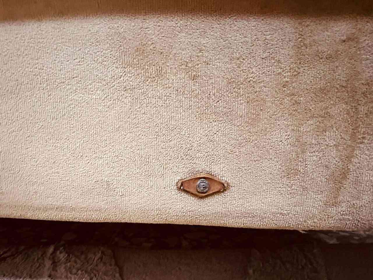 تخم تركي مودرن ١٠مقعد سرير ومخزن قماش وتر بروف ضد الاتربة والمي استخدام قليل السعر ٦٥٠ وبي مجال بسيط مكان بغداد الزعفرانية جسر ديالى الاستفسار الاتصال ***********
