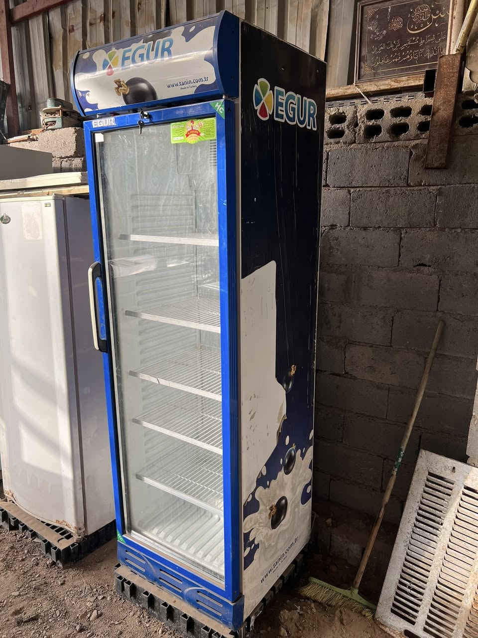 للبيع براد تركي اخو الجديد نضافه 90بل ميه 
السعر 300 الف 
***********
