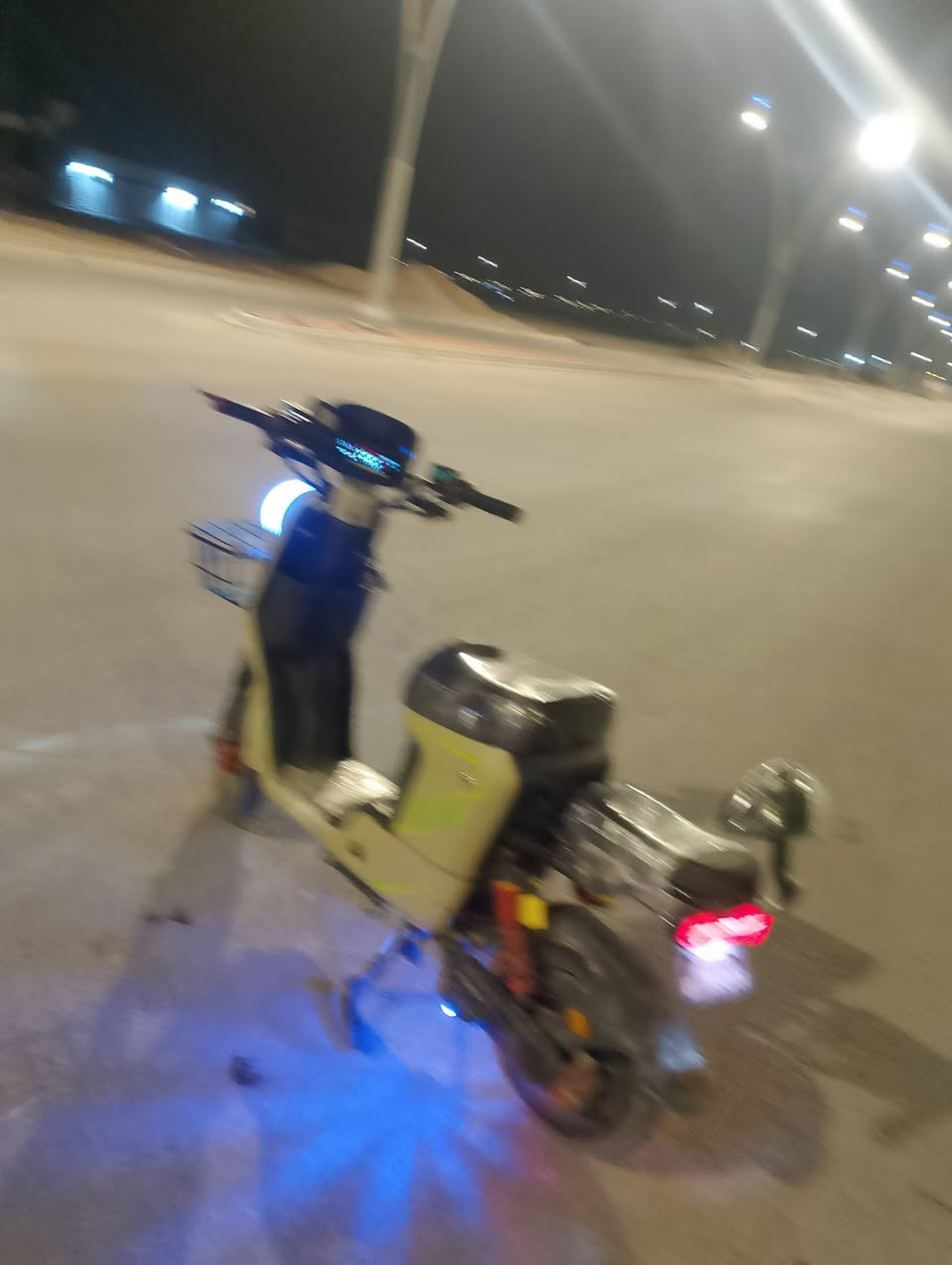 سلام عليكم ورحمه الله وبركات دراجه شحن ار 9 2026البيع بيه كسر يم المدكر الكدام  وين الاكشن شويه سعر 550وبيه مجال الطيبين عنوان بصره منطقه الحشد خلف ياسين خريبط رقم فقط واتساب ***********
