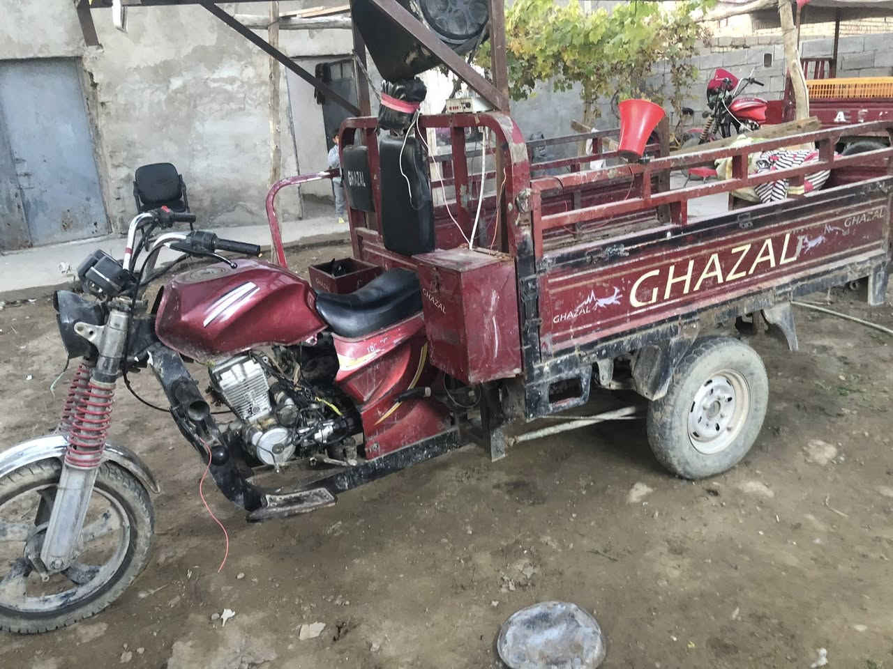 السلام عليكم ستوته ابيع موديل ٢٠ بيه وراق  سعره ٦٠٠ رقم تلفوني ***********
