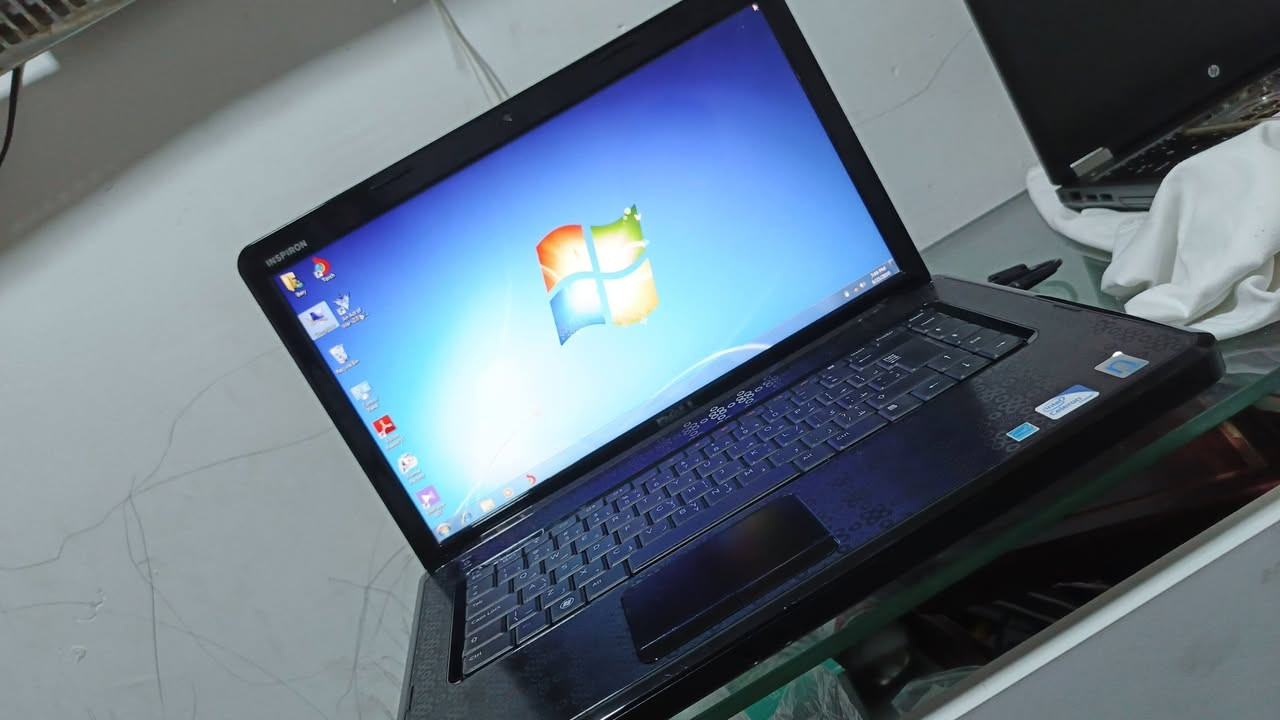 بسمه تعالى
لابتوب Dell

المعالج pantiom بانتيون

رامات 4GB

هارد 320GB hdd

ويندوز 7

شاشة 15انج

بطارية بحالة جيدة

يفيد التصفح والإنترنت والدراسة 

سعره 70الف 

تواصل ***********واتساب
