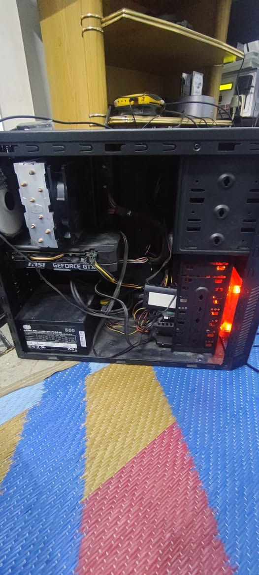 كيس للبيعi7
i7 7700 processor 
رامات     24gb _سرعه 2600 وثاني 2400
هارد m.2 nvm        126
كارت1660 super
 هارد ثانيm.2 nvm 256
هارد ثالث ssd 256
 بور سبلاي 550 كول ماستر 
الكيس مراوح 4 كول ماستر 
والمعالج يحتوي تبريد كول ماستر
للمراوس باحدث وانطي فرق او بيع 500

*********** متو اجد ع وات ساب ايضا
