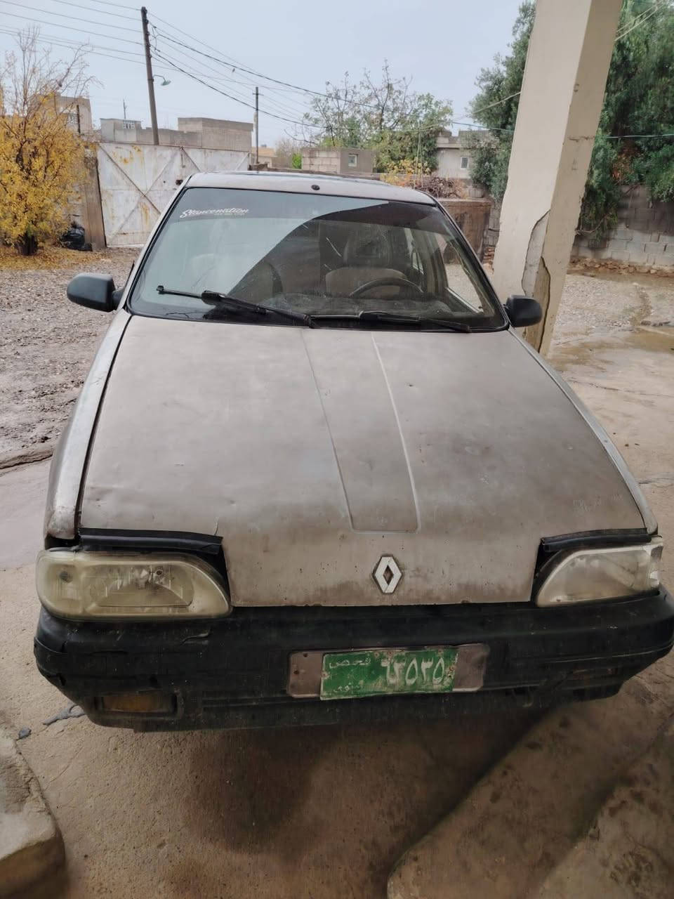 السلام عليكم رينو 19 للبيع السعر 10 وبيها مجال سيارة كير محرك شرط مايعوزها كلشي 
شراي اتصل ***********
