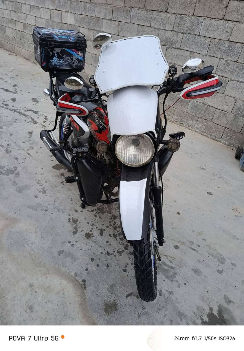 دراجة بوكسر 2015 للبيع
اوراق كامله مابيه نقص
مجفته مره وحده تجفيت شركه
تخم اشاير لد كامل
تخم بلاتكتورات كامل 
سعر 750 وبيه مجال 
 مكان بغداد المعامل 
رقم الهاتف ***********
