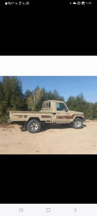 شاص حوثيه مديل 2013 نضيفه وبسعر منسب إلى شراي رقم اربي رقم من هاذ الجد...