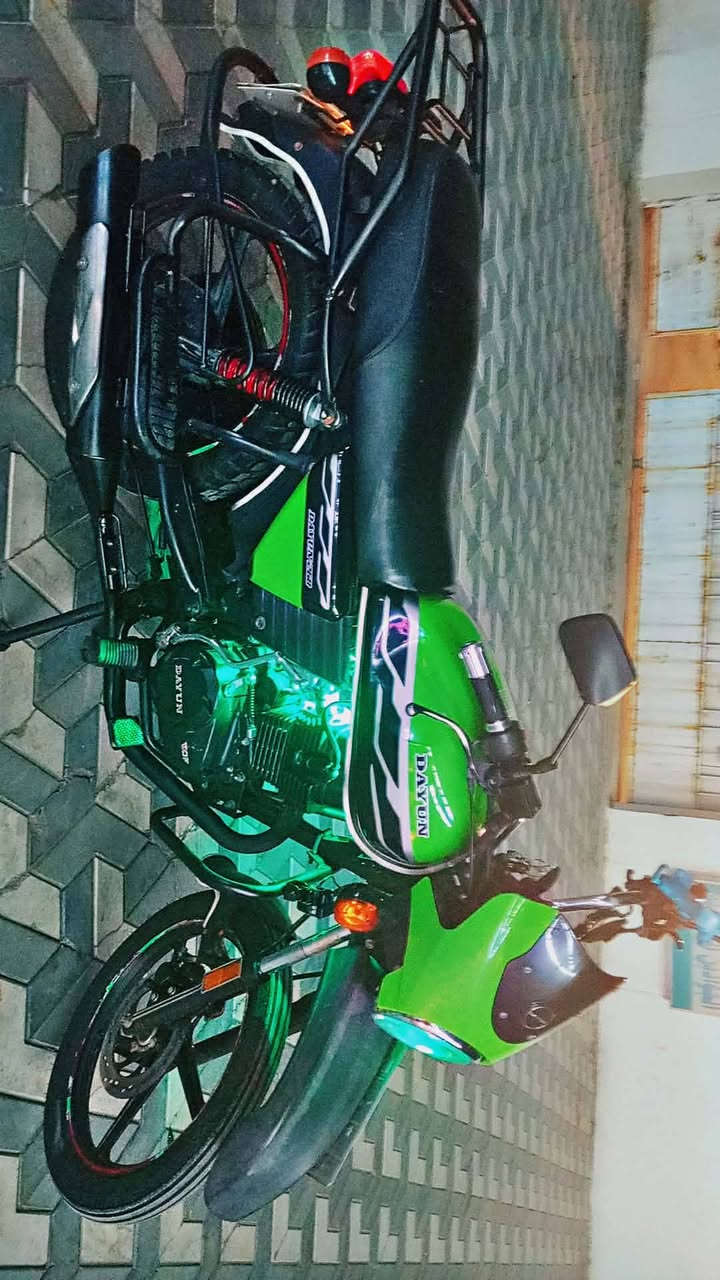 السلام عليكم دراجه دايوان مكفوله من كلشي موديل 23 محرك 200cc رقم ديوانية انكليزي  سنوية بأسمي شرط تحويل ثاني يوم الدراجه امانه الله نضيفه.. السعر 2350 وبيه مجال ... مكاني بغداد الشعله ... رقمي ***********
