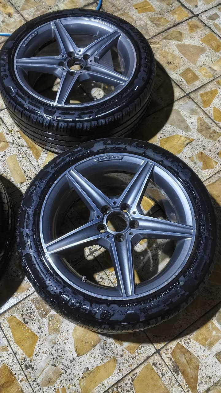 السلام عليكم تخم ويلات مارسدس AMG اصل مختوم للبيع تو سايز 245/45 و225/45 نضيفات بس واحد بيه عواج خفيف ينمشي عليه والتاير ماله مخلوع السعر ٣٧٥ وبيه مجال للشراية


**إذا كنت صاحب هذا الإعلان وتريد حذفه لأي سبب، رجاءا أرسل رسالة إلى الدعم الفني**