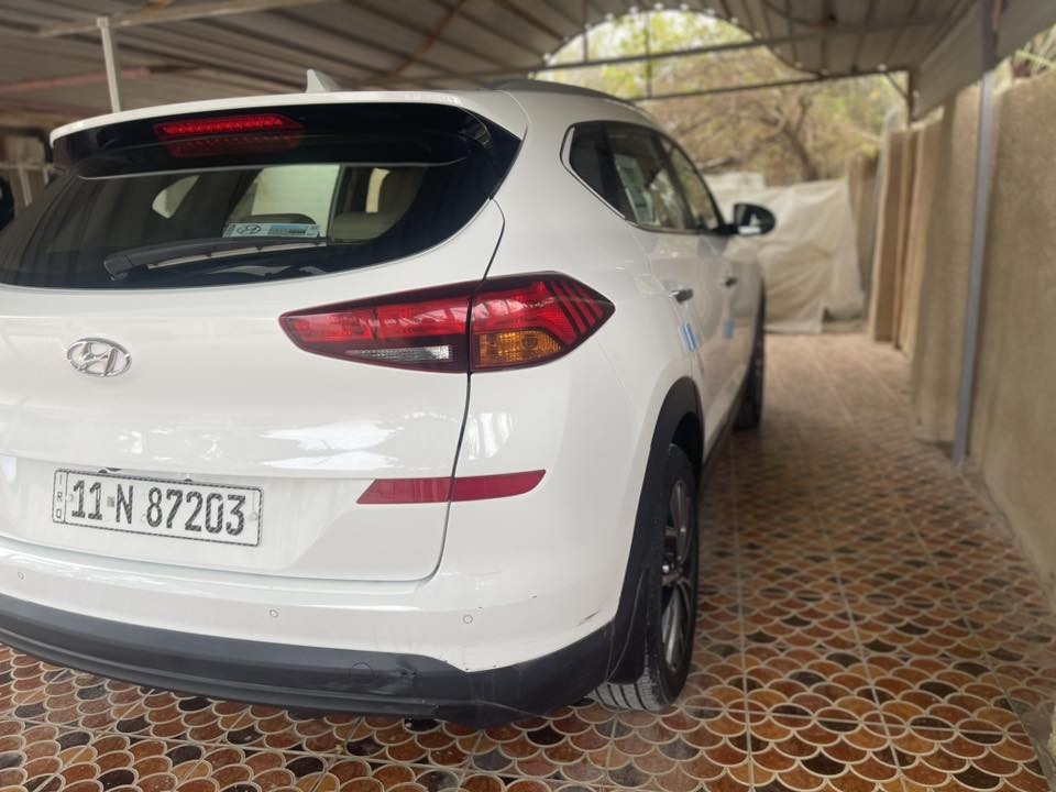 السلام عليكم من رخصة الادمن توسان 2021  رقم بغداد فول مواصفات واحد على واحد عدا البنوراما كفاله عامه ماشيه 63000 وقابل للزياده السعر215 ورقه للاستفسار الاتصال بالرقم *********** مكان السياره بابل
