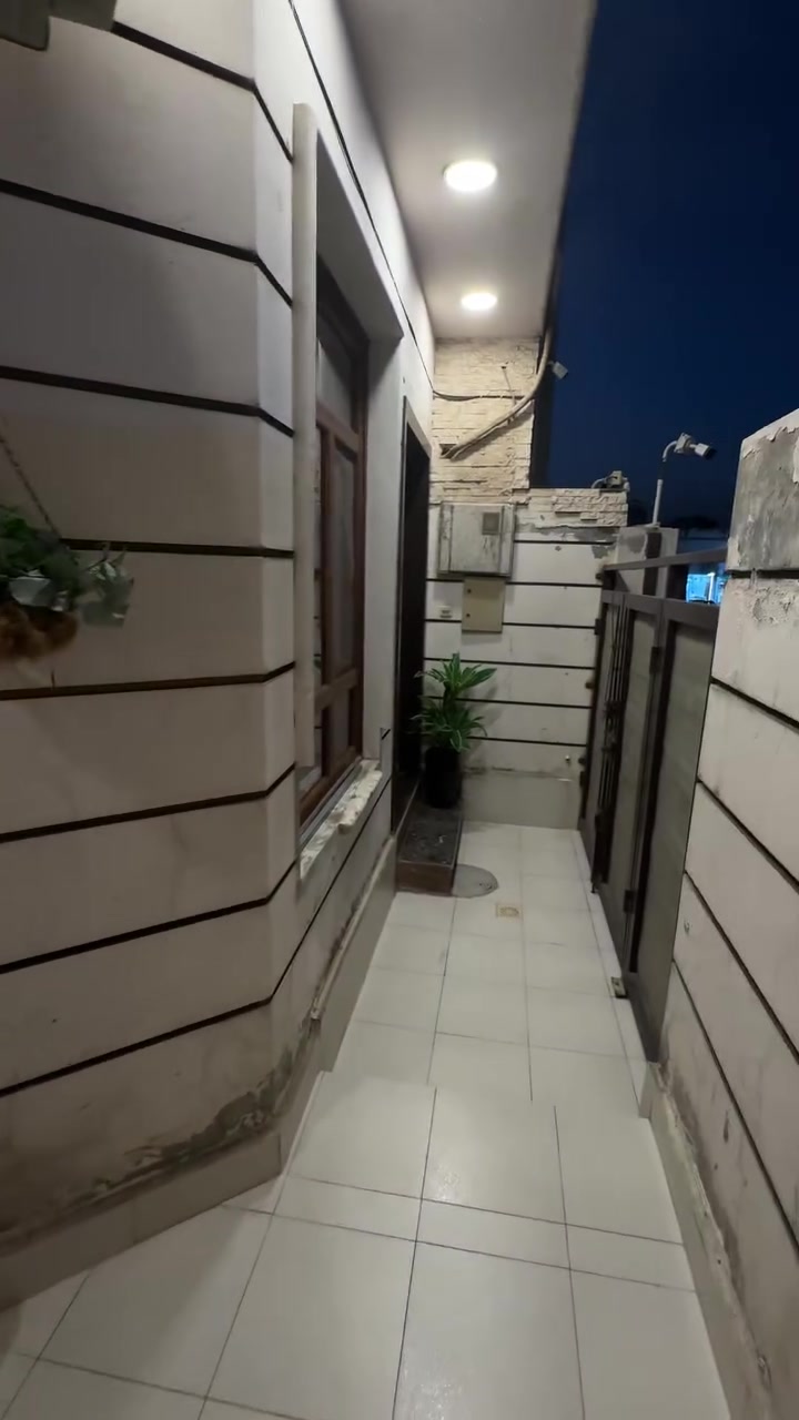 بيت ملك صرف ١٠٥ متر واجهة ٧ بناء حديث  زيونه محله ٧١٢ 
طرمه 
ومطبخ نظام اوربي مفتوح ع الهول 
وصاله وغرفه نوم وحمام وترك 
الطابق الثاني غرفتين نوم وهول ومطبخ وحمام وبلكونه على الواجهة البيت 
والطابق الثالث غرفه نوم وسطحين ومخزن


**إذا كنت صاحب هذا الإعلان وتريد حذفه لأي سبب، رجاءا أرسل رسالة إلى الدعم الفني**