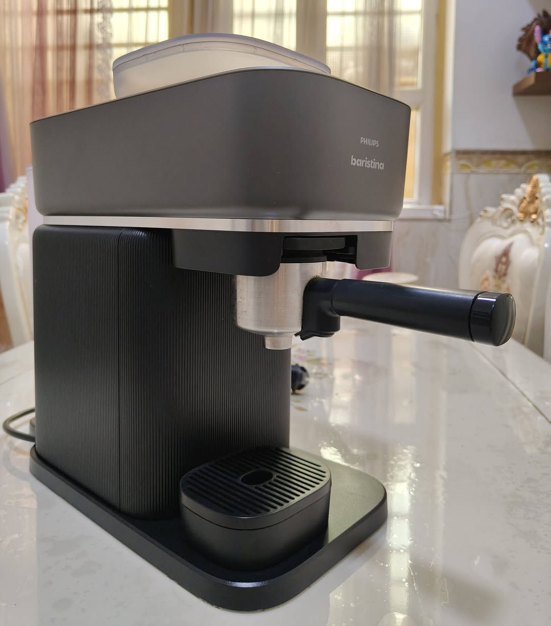 آخر قطعة متوفرة بهذا اللون المميز 🥰
🔥 استمتع بقهوة إسبريسو فاخرة في منزلك!
تعرف على Philips Baristina Espresso Machine (BAR300/60) – ماكينة القهوة التي تحول كل فنجان إلى تجربة احترافية!
✨ مميزات لا تقاوم:
مطحنة بن مدمجة لطحن الحبوب طازجة قبل كل كوب ☕
ذراع فريد لتحضير القهوة بضغطة واحدة 💨
مضخة قوية 16 بار لاستخلاص نكهة غنية ومركزة
تحضير الإسبريسو واللونجو بسهولة
خزان مياه بسعة 1.2 لتر وتصميم مدمج موفر للمساحة
مؤشر لكثافة القهوة حسب رغبتك
💥 اجعل كل صباح بداية مميزة مع فنجان قهوة مثالي!
📲 للطلب والتواصل: https://t.me/dor_5⁠�


**إذا كنت صاحب هذا الإعلان وتريد حذفه لأي سبب، رجاءا أرسل رسالة إلى الدعم الفني**