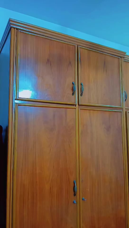 السلام عليكم  كنتور مستعمل نضيف جدآ
5باب+ملحق
السعر 350
للإستفسار ***********
