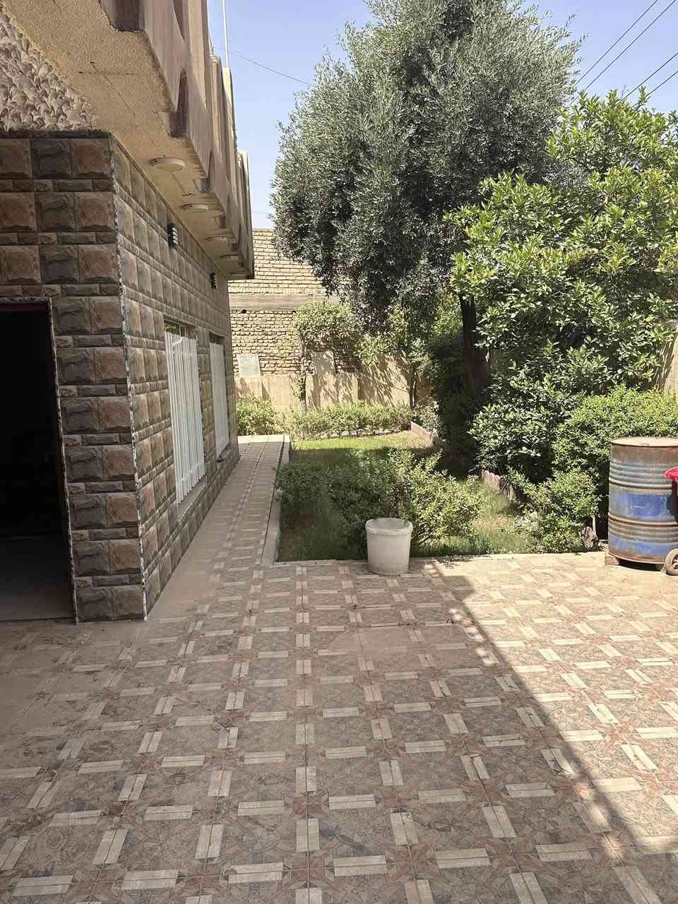 دار  للبيع المساحة 331واجه 16
بحالة ممتازة البيع مع الاثاث 7سبالت غرف نوم   كاونتر حديث 
للاتصال ***********
