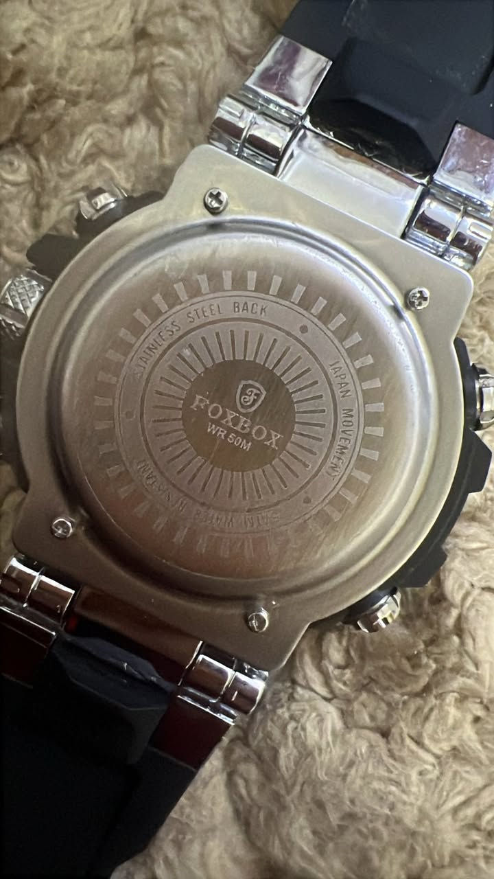 ساعة FOXBOX أصلية للبيع
• الحالة: نظيفة جداً (مثل الصور).
• المواصفات: ماكينة يابانية، مقاومة للماء (50M)، سير سيليكون مريح.
• المميزات: تصميم رياضي فخم، عقارب مضيئة، وتاريخ شغال.


**إذا كنت صاحب هذا الإعلان وتريد حذفه لأي سبب، رجاءا أرسل رسالة إلى الدعم الفني**