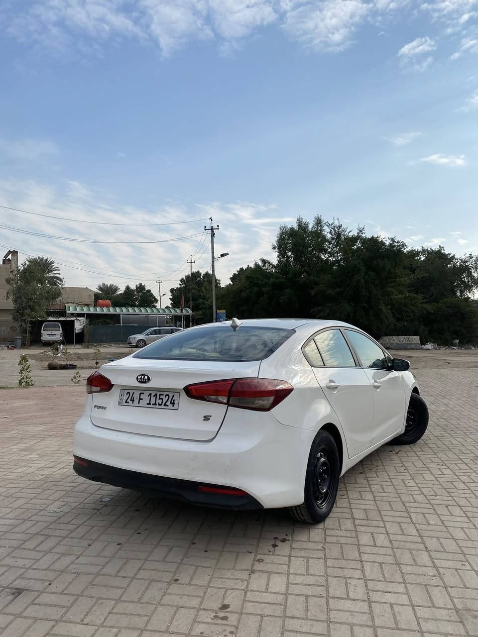 للبيع
كيا فورتي 2017
وارد امريكي 
رقم دهوك الجديد هزة و سنوية جديدة 
حادث حالوب (معمرة) 
بدون صبغ 
دعامية الامامية مبدلة فقط 
بارد باب السايق و العبري 
ايرباكات سليمة 
مكانهة بغداد 
*********** 
***********
