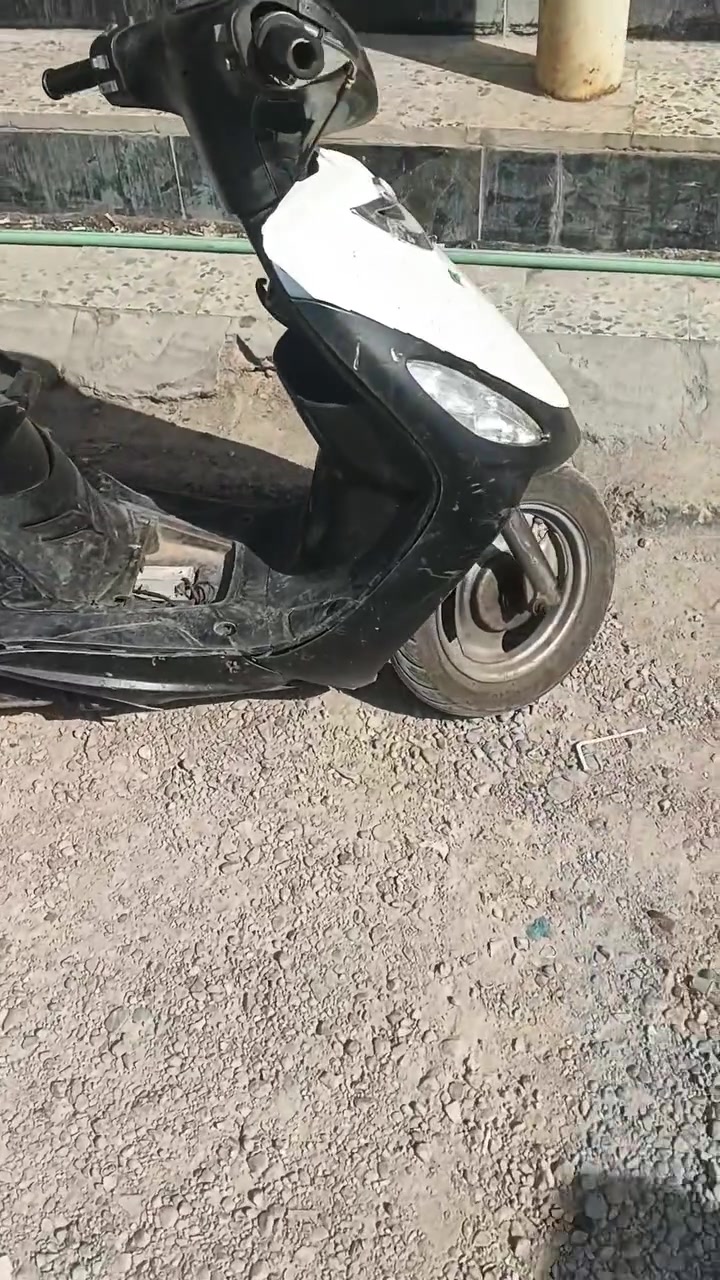 سلام عليكم دراجه ماكس قجمه مكينه نضيفه و ما مفتوحه و بيه ترتيبات بسيطه بوشه 49 بلادي مكاني البصره و هذه رقمي *********** دراجه مالت كراب و كهربائيات ما تشتغل مثل ما موضح بالفديو
