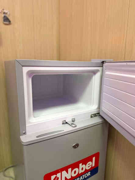 ثلاجه نوبل صغيره الحجم ام القطعتين فريز وثلاجه مفصولات استخدام جدا قليل أقل الأسبوع الثلاجه مال غرف صغيره او مكاتب 
سعر 150 
*********** البصرة, العراق
