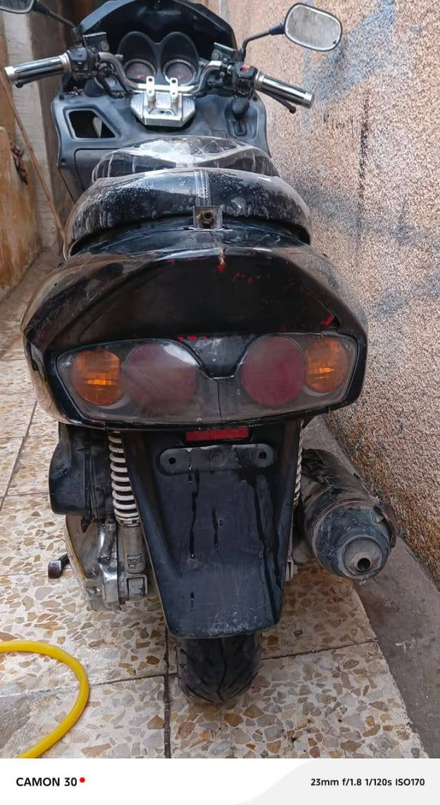 سلام عليكم دراجه للبيع دراجه جانت تشتغل تخم تاير سلف جديد لايت زنون طفت ماعرف شبيها قيم بل يرضي بي الله مكاني الشعب‏‪0770 087 3397‬‏
