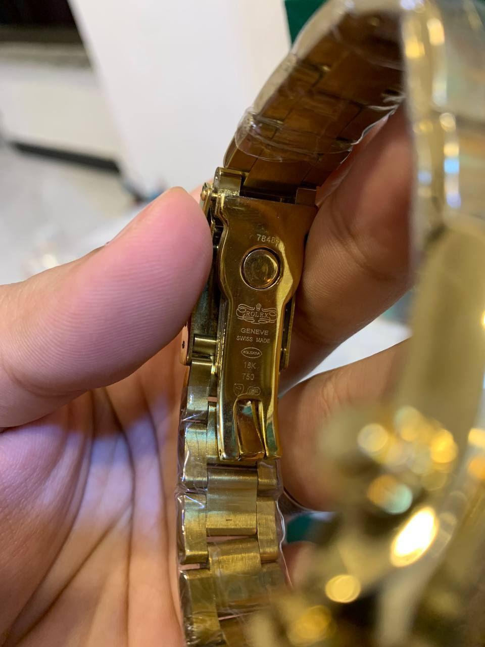 حتى اذا متشتري لايك منك دعم الي واكون ممنون الك
رولكس دايتونا مختومة ذهب عيار 18 مختمة من كل مكان وزن ثقيل سناتر شغالة نظام ستوب ووتش رياضي وعداد شهري مقاومة للماء زجاج زفير ضد الخدوش اميال وارقام لامينوس تجي مع كافة الملحقات ( علبة كبيرة + كرت ضمان لمدة سنتين طلاء ومكينة + دفتر تعريفي + شهادة مختومة + ميدالية رولكس ) مزاد يبدي من 60 اي رقم جوه 60 ممحسوب مزاد بـ 11 ينتهي
توصيل 5 لجميع محافظات العراق


**إذا كنت صاحب هذا الإعلان وتريد حذفه لأي سبب، رجاءا أرسل رسالة إلى الدعم الفني**