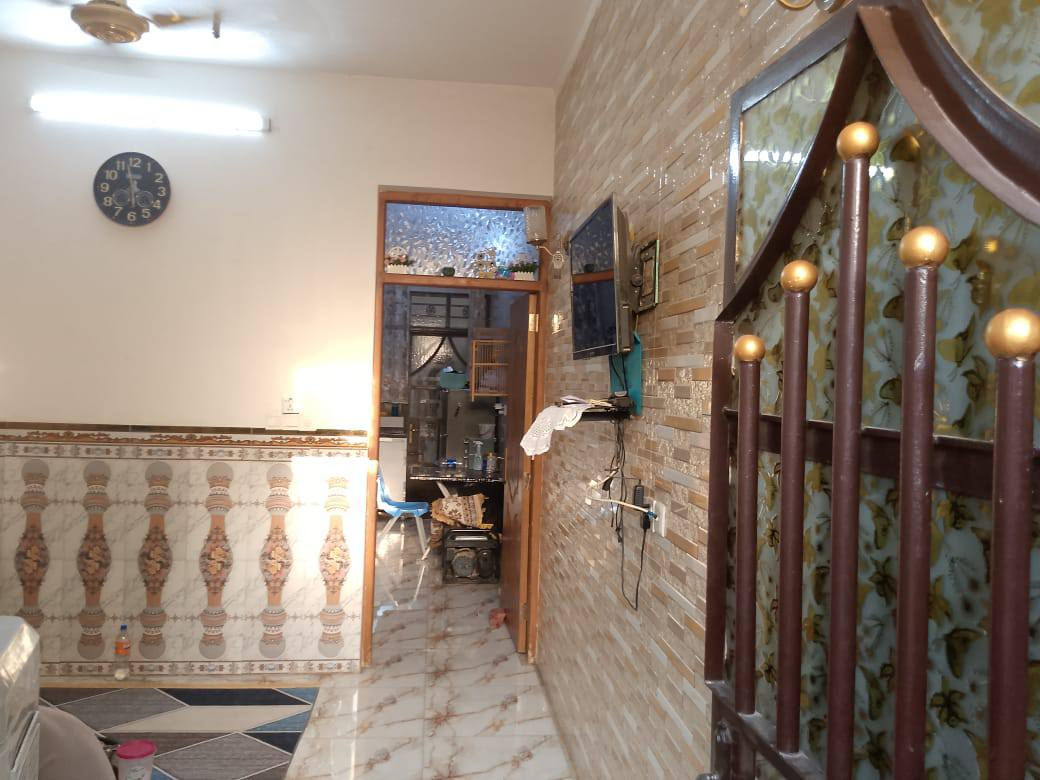 سلام عليكم دار للبيع في حي البساتين شارع أحمد الوائلي فرع نسمه الحياه المساحه 50 متر  السعر اتصال *********** الرقم مابي واتساب رقم خاص
