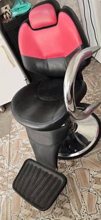 كرسي نظافة • ٩٠٪ شغال • يحتاج لحيم