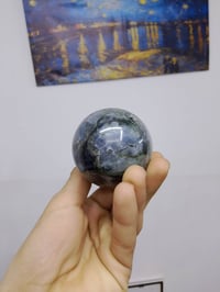 حجر القمر • بهاذا الشكل