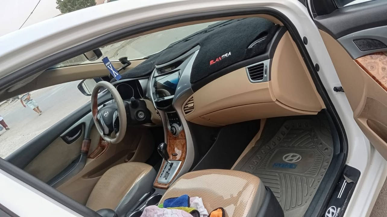 السلام عليكم مكلف بل نشر  النترا 2012 خليجي محرك 1600دوش رقم بغداد سيارة خير من اللة العنوان بغداد للتواصل ***********
