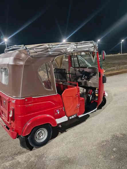 سلام عليكم تكتك للبيع موديل 22 شهر 12 اوراق اصولي خالد وصادق السعر 8اوبيه مجال حك  رقم الهاتف ***********
