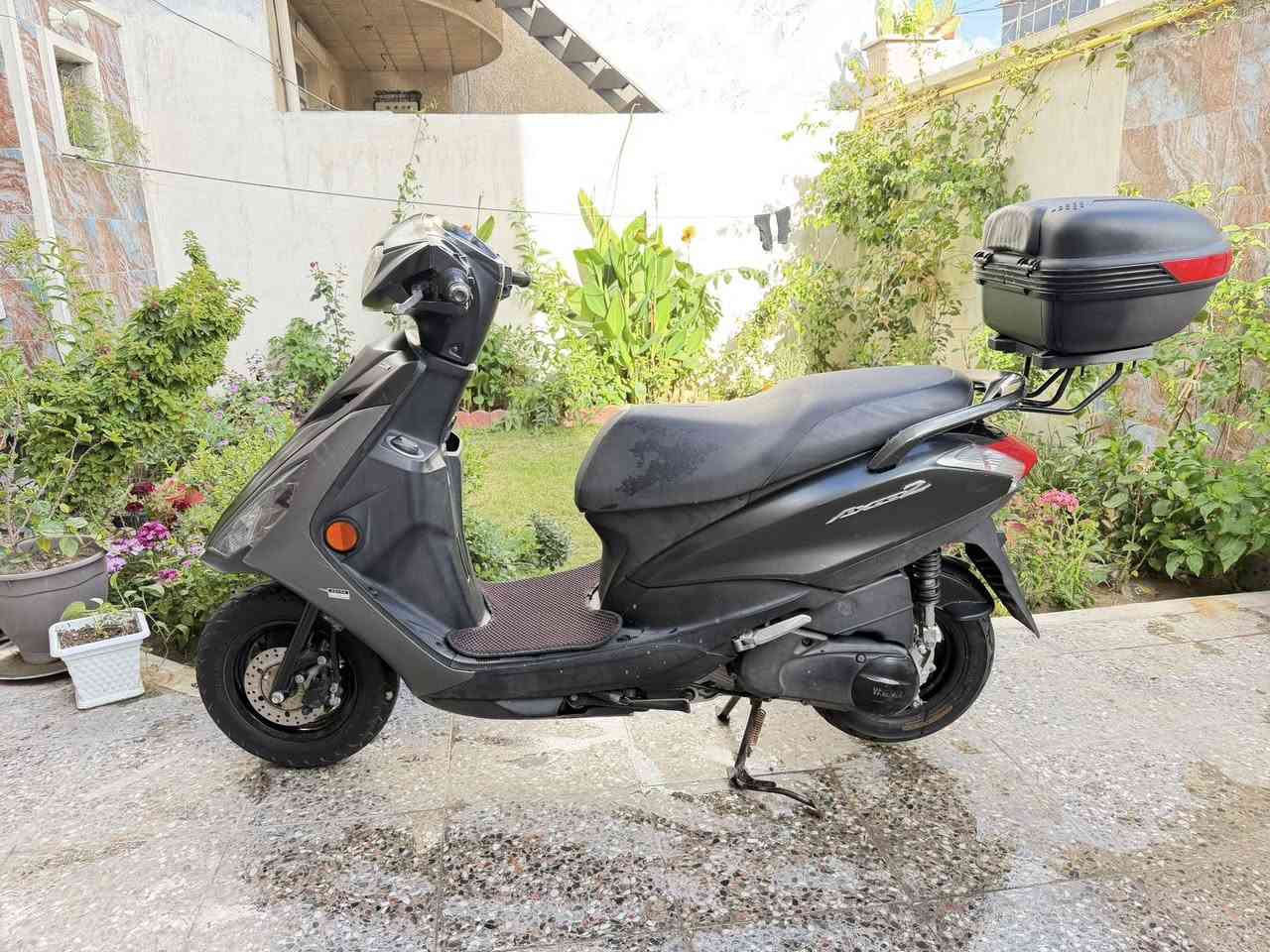 السلام عليكم
متاح  ياماها اكزز Z
 ياباني دراجه جديده كفاله عامه 
كفر ومكينه برغي مامفتوح بيها 
دراجه مال رنبه مستخدمه قليل  
ممشه قليل ✅
حساس ستان 
نضام ايكو ✅
عده بلاديه ✅
ماشيه 13 الف 
السعر مليون و 400 
مكاني بغداد الجديده ***********
