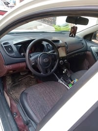 سيراتو موديل ١٣ بيه صبغ باب السايق وبارد بالجاملغ الخلفي تخم تاير جديد...