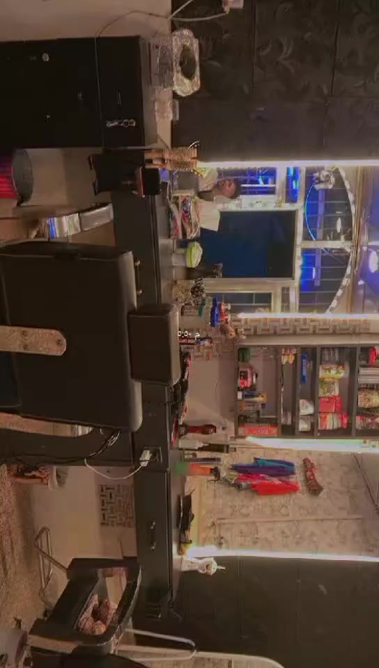 ميز ومرايات لبيع 150الف بغداد السعدون قرب مركز السعدون ***********
