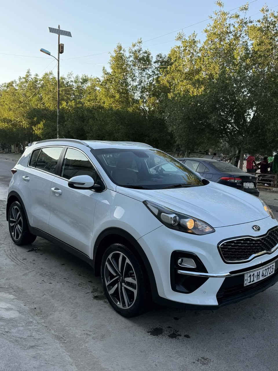 السلام عليكم
سبورتج خليجي للبيع 
رقم بغداد موديل 2020
ماشية 65 الف كيلو
محرك 2000 دوش المرغوب
السيارة مكفولة كفالة عامة
فقط بيها بارد بسيط طرف الباب الخلفي محدد  بل صور 
السيارة كلش نظيفة
المواصفات العادية
حساس أمامي
حساس خلفي
كشنات جلد ومخمل حمصي
المري شفط 
اشاير بالمري
3 أنظمة قيادة
تبريد قطعتين أمامي وخلفي
العنوان : بغداد - الكرخ 
للاستفسار
للأتصال : ‭‭0770 426 5899‬
