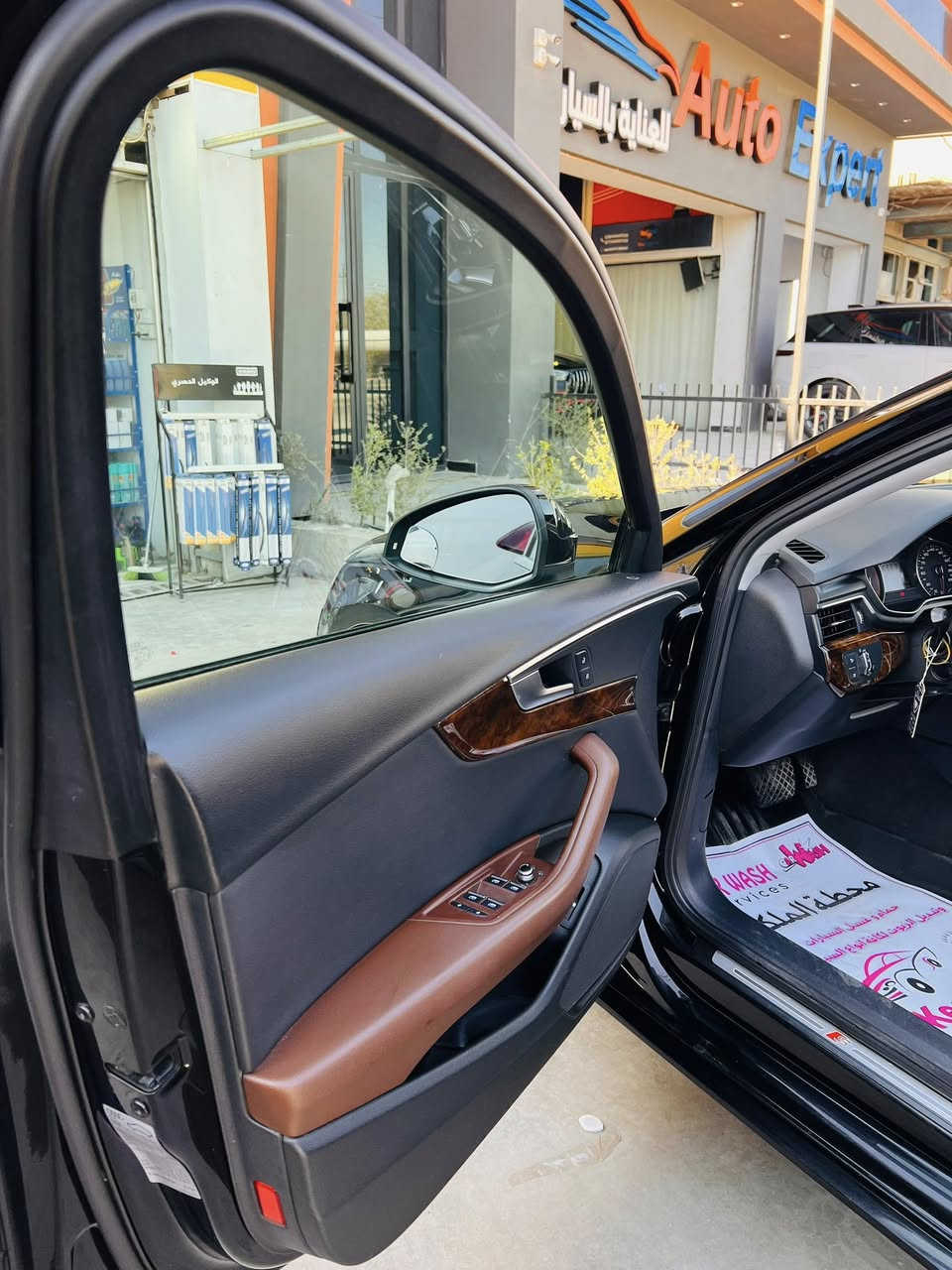 السلام عليكم
اودي s-line a4 2019 (للبيع فقط)
وارد خليجي بدون حادث 
ماشيه 329 الف كيلو 
مبدل طابوكه مشتغلها بأربيل ممشاها 7000 كيلو يعني زيرو
حجم المكينه 2.0 توربو 
كير 7 نمر 

موصفات السيارة. ——-

بصمه
بردات خلفيه بلاديه 
دخول ذكي 
شفتات
حساسات خلفيه
هاند بريك بصمه
كرسي سائق كهرباء 
كراسي جلد جوزي
عليها دوشمه بلاديه جلد وكنتارا
دوس مختمه s-line 
تبريد قطعتين والامامي منفصل مناخين 
قبضة گير كرستال 
تحكم سترين جهتين 
كروس سرعه 
شاشه + بلوتوث 
سستم صوت 
جنطه ذكيه تنفتح عن طريقه تمرير الرجل اسفل الدعاميه الخلفيه
لايت اوتو 
—————————————————————————
ملاحضه السياره تجي مواصفات s-line بدون فتحه وبدون كامره خلفيه 
كامره خلفيه موجوده مشتريها بلاديه مالتها يرادلها فقط تركيب وياها منفاخ تايرات خاص بالسيارات 
ويه السياره دوس قالب خاصه بالسياره 
كامله السياره وشغل واطلع  
(مكان السياره بغداد السيديه)
“””” السعر 150 ورقه وبيها مجال “””” 
رقم التواصل : ***********
