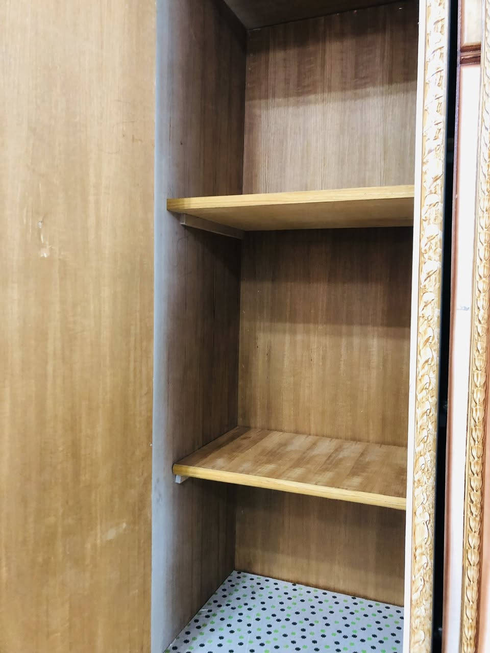 السلام عليكم
غرفة نوم ثكيلة تفصال مستخدمة للبيع 
داخل خارج صاج وظهر جرجوبه 
السعر ٥٧٥.٠٠٠ الف دينار وممكن ترهم اقساط منختلف ع السعر 
ابواب سلايد وكومدي عدد ٢ 
وميز تواليت 
وزاوية 
ترهم للغرف الي تكون مساحته صغيرة 
العنوان بغداد المشتل 
*********** 
اتصال 
واتساب متوفر
