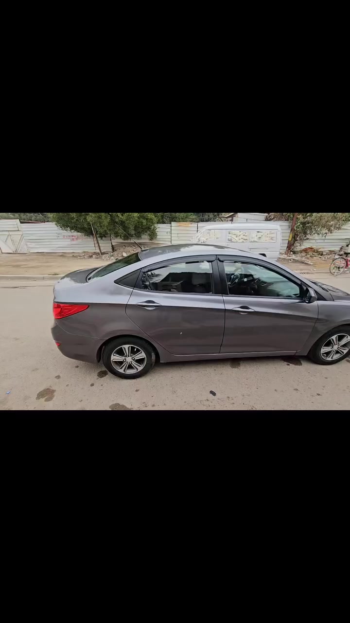 السلام عليكم للبيع اكسنت موديل 13 ماشيه 90 الف وارد أمريكي 
قطعتين صبغ ماشيه 90 الف رقم بغداد دولي بسمي تحويل مباشر السيارة جديده وجاهزه من كلشي تخم تاير جديد حداديه جديده تبريد شغال مكاني بغداد العامريه 
السعر 97 اتصل *********** واتساب
