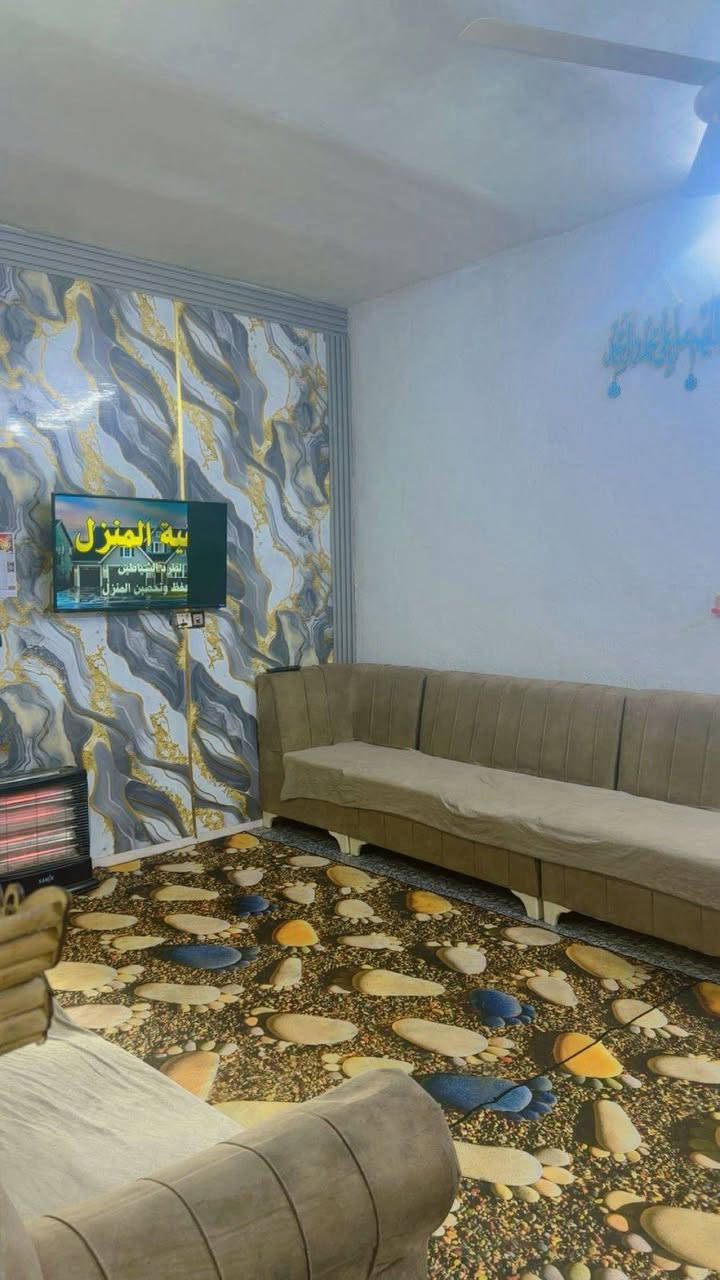 بيت للبيع زراعي مشمول بالطابو مقدمين بي معامله المساحه 160متر البيت مرتب مثل ما موضح بالصور 2نوم خدمات كامله موقع مميز بنص السوق يبعد عن الأمام 10دقائق كلشي متوفر يمه العنوان المدائن سلمان باك وره تقاطع حساني قريب جدا على الشارع العام للاستفسار الاتصال على الرقم ***********السعر المطلوب 60بيها مجال
