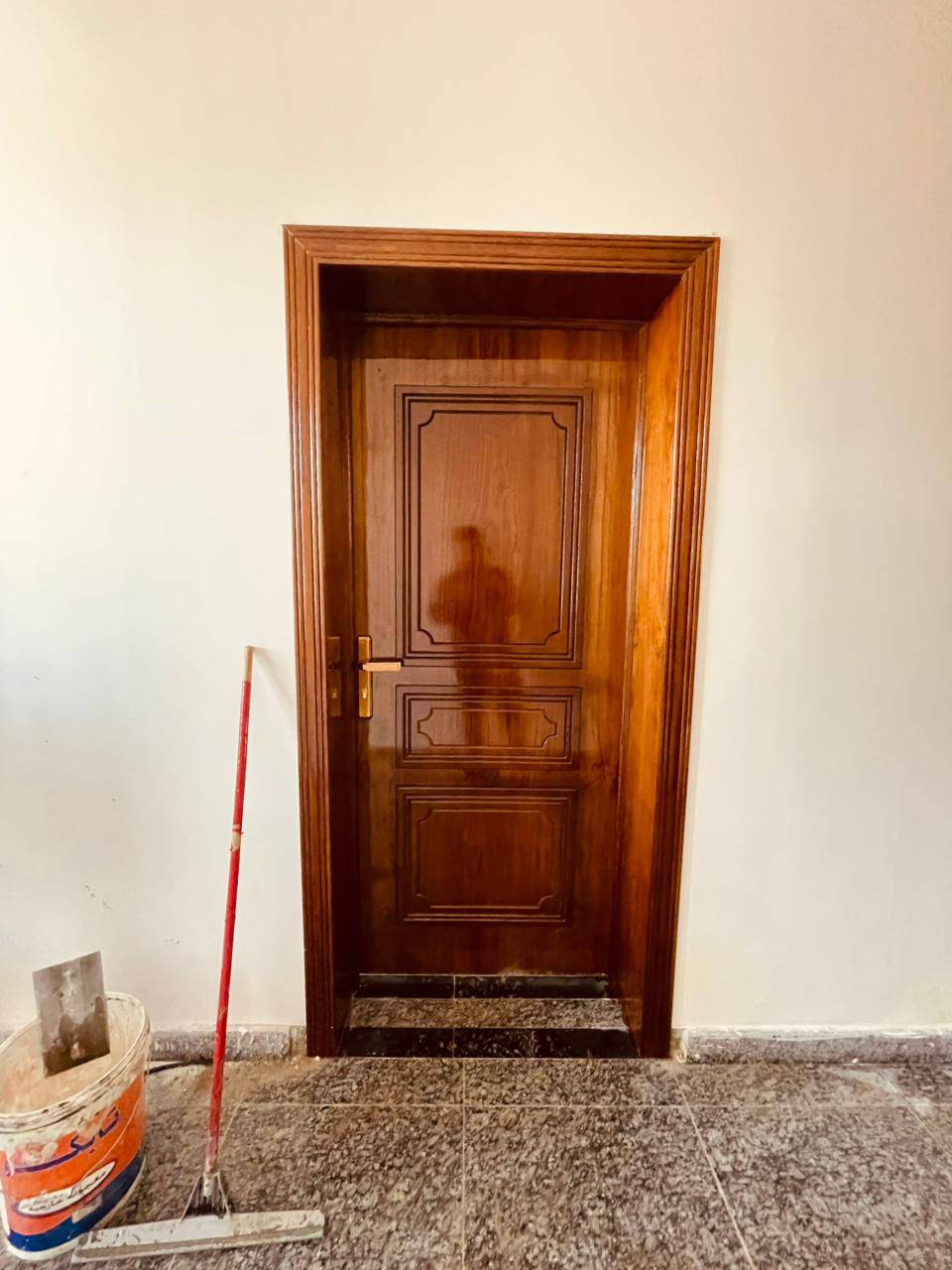 عمل جميع الابواب الخشب الصاج لكافه محافظات العراق 
ويوجد خدمه شد.ونقل
الموبايل ***********
وتساب ***********
