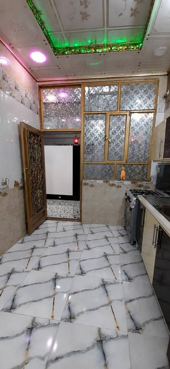 سلام عليكم
بيت للبيع قرب الامام
مقابل َمستشفئ الكفيل
مقابل اسواق برتقاله فرع اسواق زيتونه سند ٢٥ قرار محكمه 
المساحه115 متر
السعر 160 قابل للتفاوض
يحتوي البيت علئ طابقين
الطابق الأول مجاميع صحيه العدد 2
طارمه واستقبال وصاله ومطبخ وغرفه نوم ومنور
الطابق الثاني
غرفه نوم نظام سويت
وصاله وسطح

للاستفسار
***********
***********
 السعر 160 قابل للتفاوض
