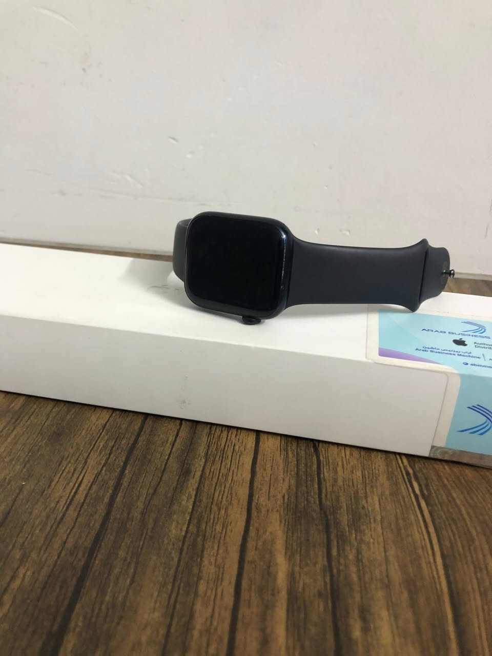 سلام عليكم ساعه ابل جيل8 حجم 45 ذاكره 32 بطاريه85 بيه شخوط بل شاشه تنجلي طبيعي غراضه كامله سعر240وبيه مجال مكان بغداد لايوجد توصيل ***********واتس
