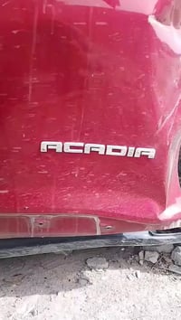 GMS.اكاديا 2019 للبيع السعر 105$ بيهامجال للشراي  ضررها موجود بالفيديو...